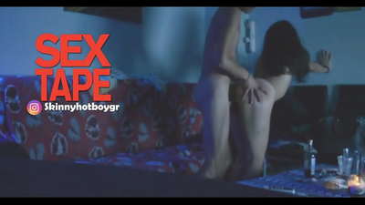 প্রেমিকের সাথে কিউট স্কুল ছাত্রী